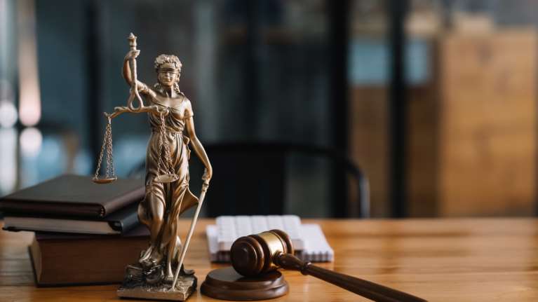 Αλλάζει ο δικαστικός χάρτης: Στη μάχη επιπλέον 1.000 δικαστές - Καταργούνται 100 ειρηνοδικεία