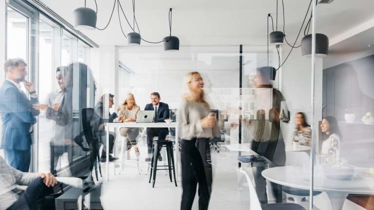 Πίεση στους εργοδότες για αυξήσεις μισθών - Ανοίγει ο δρόμος για σκληρές διαπραγματεύσεις μετά τον κατώτατο