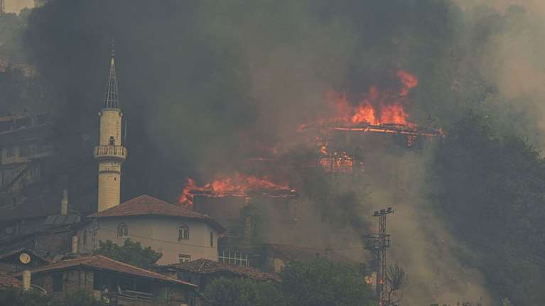 Τουρκία: Μαίνονται οι φωτιές στη Σμύρνη - Σε δύσκολη κατάσταση Τσέσμε και Οντεμίς - Νεκρός 81χρονος