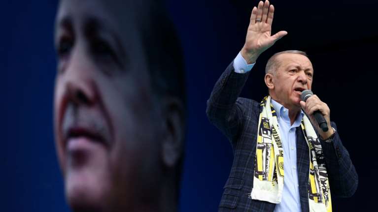 Έξαλλος ο Ερντογάν με αιχμηρό άρθρο του Economist: &quot;Δεν μας επηρεάζουν τα εξώφυλλα των περιοδικών&quot;