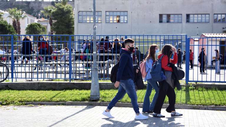 Νέα δεδομένα στη λειτουργία των σχολείων σήμερα - Οι αλλαγές ανά περιοχή