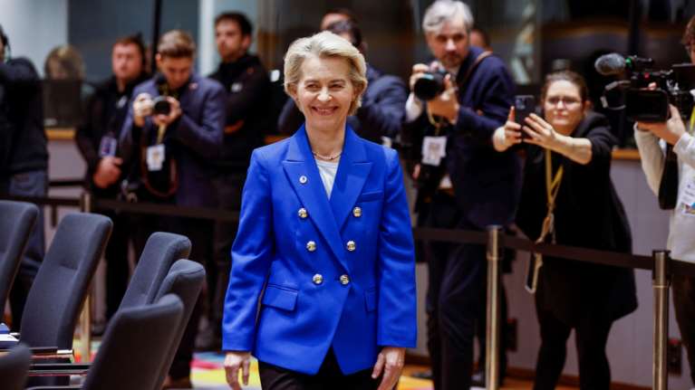 Κριτική του Γερμανού υπουργού Άμυνας στη Φον ντερ Λάιεν: Λάθος η αποστολή στρατού στην Ουκρανία