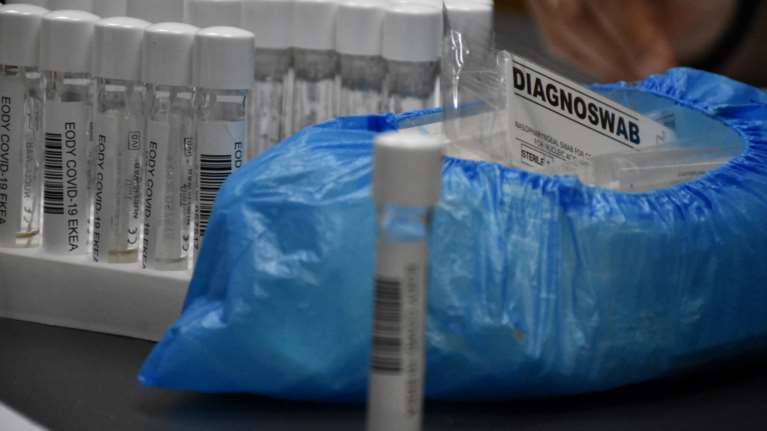 Reuters: Κοντά σε φθηνό μοριακό τεστ για τον κορονοϊό Έλληνες ερευνητές