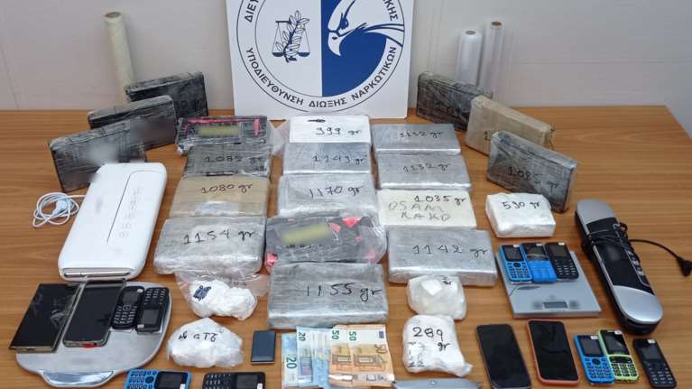 Συνελήφθησαν θείος και ανιψιά για διακίνηση ναρκωτικών - Πούλαγαν μεγάλες ποσότητες κοκαΐνης