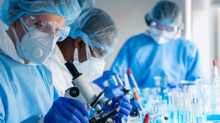 Ελπιδοφόρα έρευνα: Επιστήμονες ανέπτυξαν χημειοθεραπεία ικανή να σκοτώσει όλους τους συμπαγείς καρκινικούς όγκους