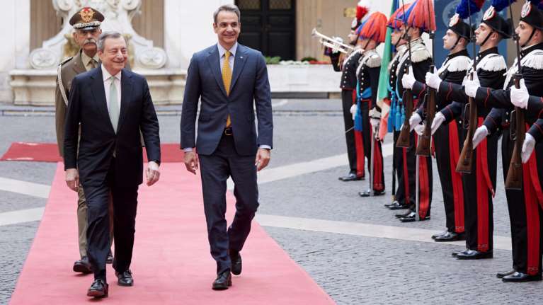 Στις Βρυξέλλες ο Μητσοτάκης για τη Σύνοδο Κορυφής - Τι συζήτησε με τον Ντράγκι στη Ρώμη