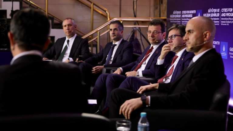 Μήνυμα αλληλεγγύης Μπακογιάννη σε Ιμάμογλου - Εκδήλωση στην Κωνσταντινούπολη