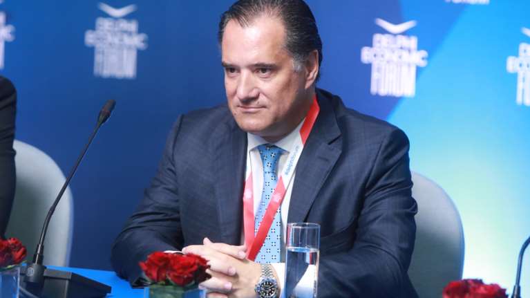 Γεωργιάδης: &quot;Υπερήφανος για τα 30 χρόνια της Ελληνικής Αγωγής&quot; - Βίντεο με μαθητές να τραγουδούν σε παράσταση