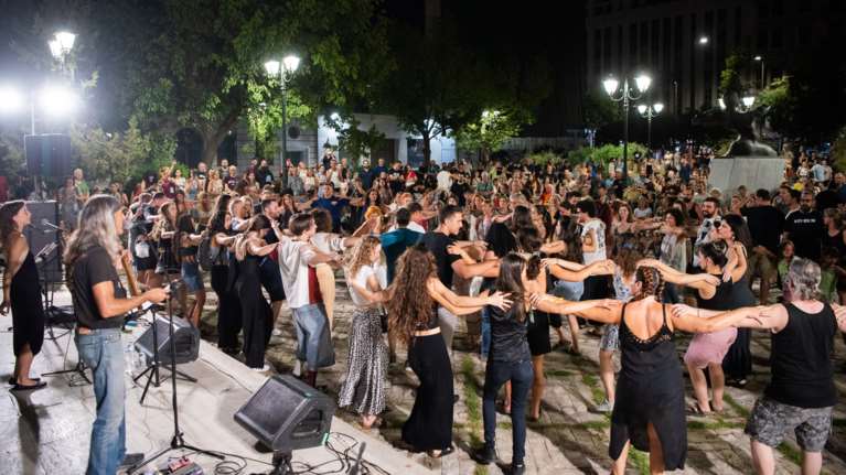 Δήμος Αθηναίων: Το φεστιβάλ "Καλοκαίρι στην Αθήνα 2025" γέμισε πλατείες, πάρκα και γήπεδα με μουσική, θέατρο και χαρά
