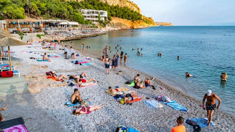 Αναστάτωση σε παραλία της Κρήτης: Νόμιζαν ότι έκανε ηλιοθεραπεία για ώρες, αλλά ήταν νεκρός