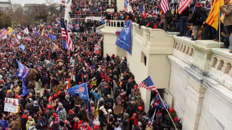 Εισβολή στο Καπιτώλιο: Έρευνες του FBI σε βάρος 37 προσώπων για τον φόνο αστυνομικού