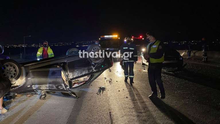Νεκρός 44χρονος σε τροχαίο στη Θεσσαλονίκη - Το ΙΧ έπεσε σε μπάρες και κατέληξε σε ρέμα