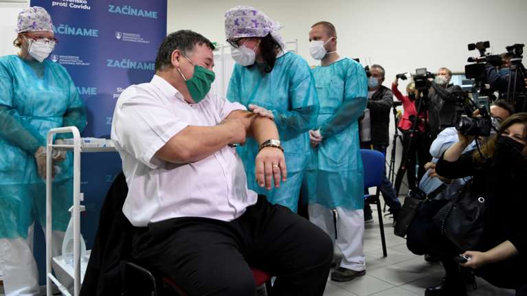 Η Ευρώπη αρχίζει σήμερα τους εμβολιασμούς - Το στοίχημα της ανθρωπότητας κατά του κορονοϊού