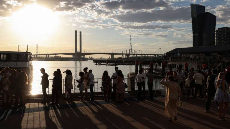 Πώς ετοιμάζονται οι χώρες να υποδεχτούν το 2022 στη σκιά του κορονοϊού [εικόνες]