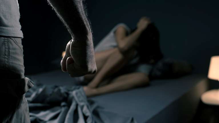 Κάρυστος: Στον εισαγγελέα πατέρας που χτύπησε με μπουνιές την κόρη του