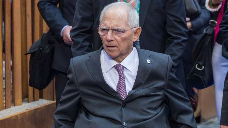 Βόλφγκανγκ Σόιμπλε: Στα απομνημονεύματά του αποκαλύπτεται ότι έγινε απόπειρα ανατροπής της Μέρκελ το 2015