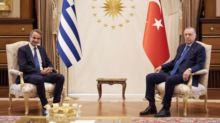 Τα φωτογραφικά κλικ από την Άγκυρα: Ο αγέλαστος Ερντογάν και οι αμήχανες χειραψίες [Εικόνες]