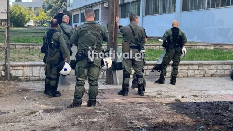 Επεισόδια στο ΑΠΘ: Πέταξαν μολότοφ σε διμοιρία των ΜΑΤ