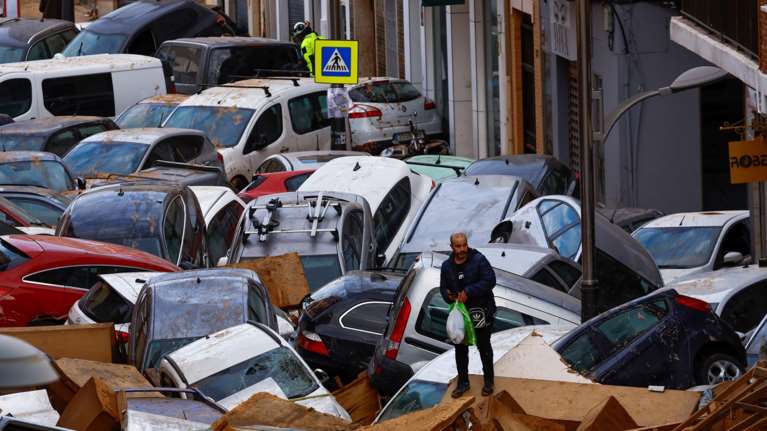Σοκ στη Βαλένθια: Οκτώ πτώματα βρέθηκαν μέσα σε γκαράζ- Εγκλωβίστηκαν γιατί κανείς δεν τους ειδοποίησε [φωτο - βίντεο]