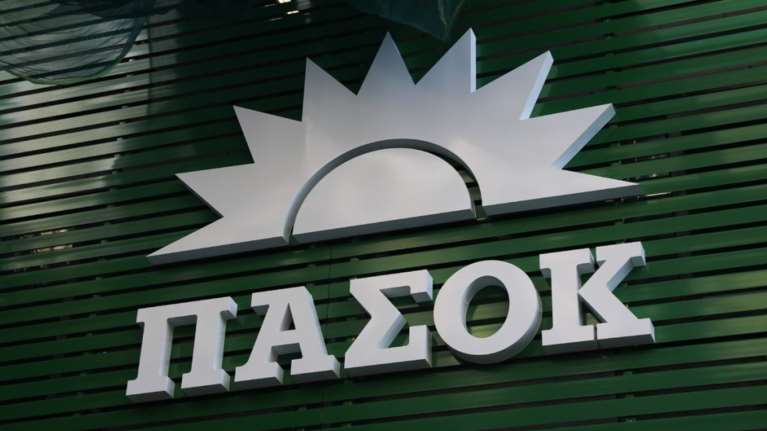 Απάντηση ΠΑΣΟΚ σε Μαρινάκη: Αν ψάχνουν πολιτικούς απατεώνες, να κοιτάξουν στον καθρέφτη τους