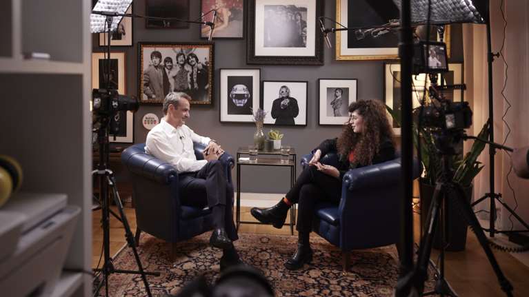 Ελληνικά Hoaxes: Fake news Μητσοτάκη στη Nεφέλη Μεγκ για τον αριθμό των μετακλητών - Αυξήθηκαν επί ΝΔ