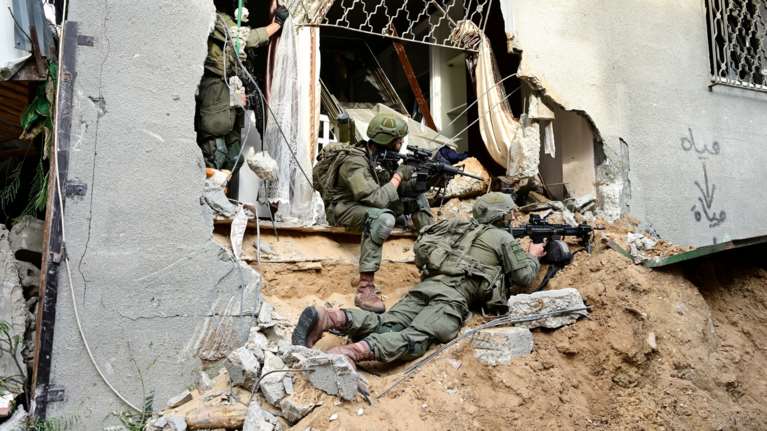 Συνεχείς βομβαρδισμοί του Ισραήλ στη Γάζα - &quot;Κανένας όμηρος δεν θα φύγει ζωντανός χωρίς διαπραγματεύσεις&quot;, απειλεί η Χαμάς