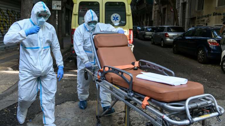 Κορονοϊός: 2.807 νέα κρούσματα σήμερα - 38 θάνατοι και 388 διασωληνωμένοι