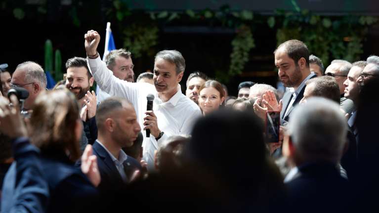 Η προεκλογική μαντινάδα του Κυριάκου Μητσοτάκη από το Ρέθυμνο: &quot;Γαλάζιος είν’ ο ουρανός…&quot; [βίντεο]