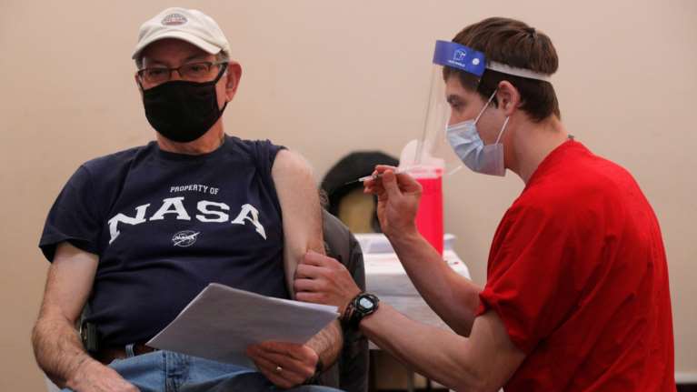 Εμβόλιο Pfizer: Πλήρης έγκριση από τον FDA - Ανοίγει ο δρόμος για την υποχρεωτικότητα του εμβολιασμού