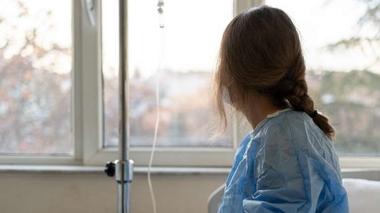 Γιατί ο καρκίνος "χτυπάει" νεότερες ηλικίες; - Παχυσαρκία, επεξεργασμένα τρόφιμα και αλκοόλ οι ύποπτες αιτίες