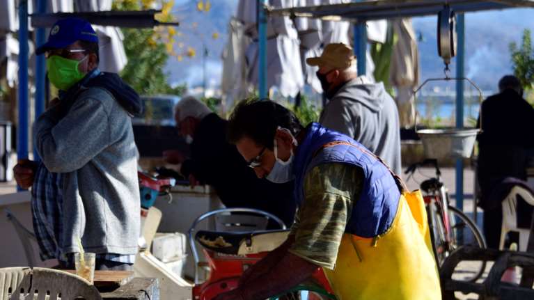 Μείωση ασφαλιστικών εισφορών κατά τρεις μονάδες - Στη Βουλή το νομοσχέδιο του υπουργείου Εργασίας