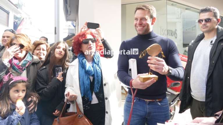 Ο Στέφανος Κασσελάκης συνεχίζει τις διακοπές του στην Αρκαδία ενώ η Αθήνα &quot;βράζει&quot; για την ψήφιση των μη κρατικών ΑΕΙ