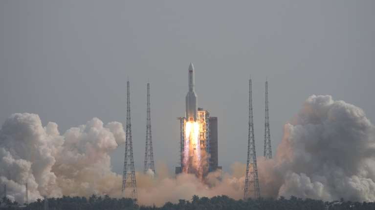 Λήξη του παγκόσμιου συναγερμού για τον κινεζικό πύραυλο - Τα συντρίμμια του διαλύθηκαν πάνω από τον Ειρηνικό