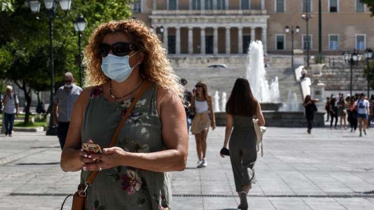 Καλοκαιρία με θερμοκρασίες έως 34 βαθμούς αλλά και τοπικές βροχές σε πολλές περιοχές