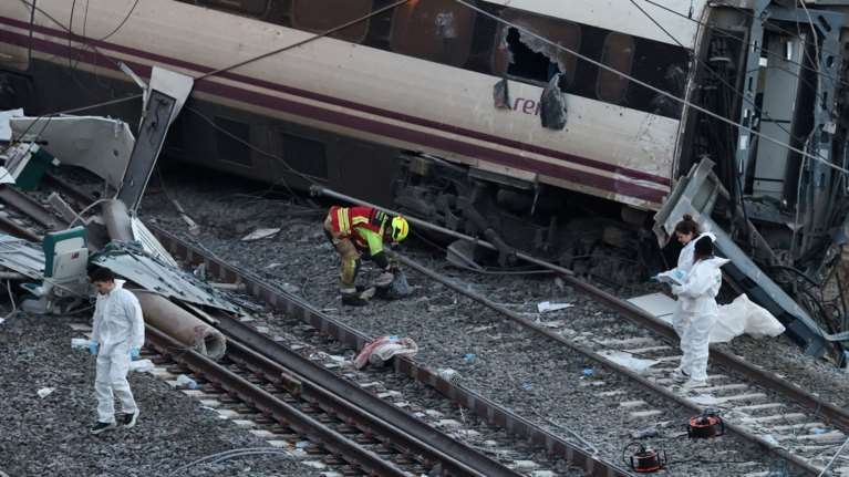 Σιδηροδρομική τραγωδία στην Ισπανία με 41 νεκρούς: "Κενό στις ράγες" βλέπουν ως αιτία του δυστυχήματος