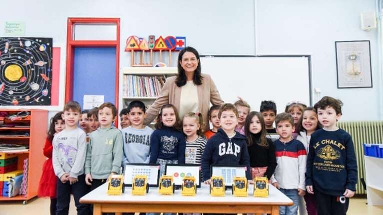 Νίκη Κεραμέως: Άρχισε η παράδοση 177.000 σετ ρομποτικής σε σχολεία - Σε παιδιά νηπιαγωγείου τα πρώτα ρομποτάκια