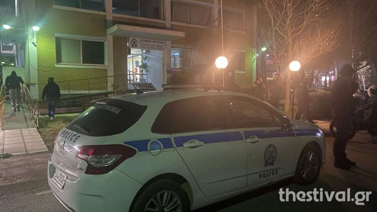 Θεσσαλονίκη: Επτά προσαγωγές για την επίθεση με βόμβες μολότοφ στο Αστυνομικό Τμήμα Θερμαϊκού
