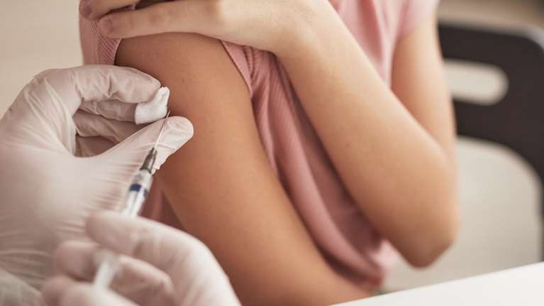 Σε έξαρση η γρίπη στην Ελλάδα: Πόσο προφυλάσσει το εμβόλιο από νόσηση και εισαγωγή σε ΜΕΘ