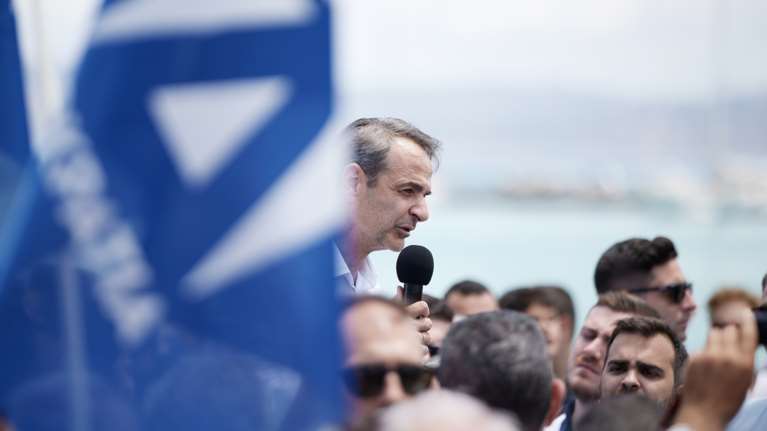 Μητσοτάκης: Η απάντηση για το &quot;νέο τροπάριο των αντιπάλων για παντοδυναμία&quot; -  &quot;Παντοδύναμος είναι μόνο ο λαός&quot;