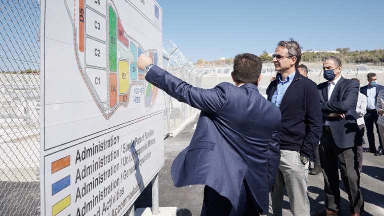 Μητσοτάκης στη Σάμο:  Κλείνουμε την "δομή της ντροπής" στο Βαθύ - "Η Ευρώπη έχει σύνορα στη θάλασσα και τη στεριά"