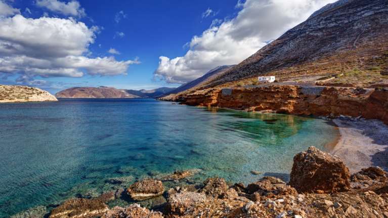 Guardian: Ιδανική η Ελλάδα για διακοπές, αλλά μόνο για τους ξένους τουρίστες- Οι Ελληνες δεν αντέχουν οικονομικά τις τιμές στα νησιά