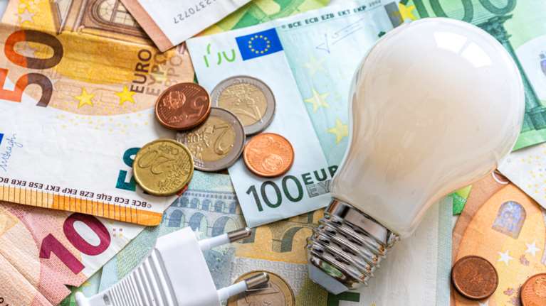 Βήμα βήμα η διαδικασία για την επιστροφή των αναδρομικών για το ρεύμα: Ποιοι είναι οι δικαιούχοι και τι ποσά θα λάβουν