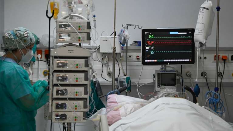 Κορονοϊός: Πέθανε ανεμβολίαστος 41χρονος στην Καλαμάτα - Η ανάρτηση για την οικογένειά του λίγο πριν το τέλος