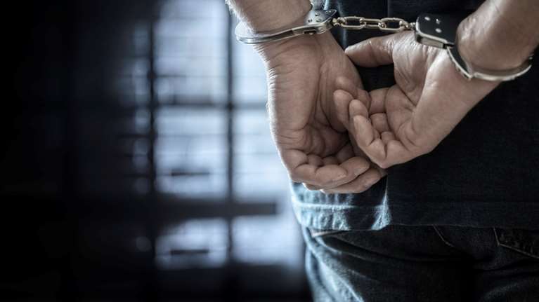 Συνελήφθη στο Κορωπί 35χρονος που είχε ρημάξει στις διαρρήξεις καταστήματα των νοτίων προαστίων