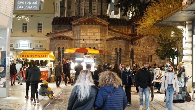 Κορονοϊός: Οι δύο προϋποθέσεις για να θεωρηθεί κάποιος στενή επαφή κρούσματος