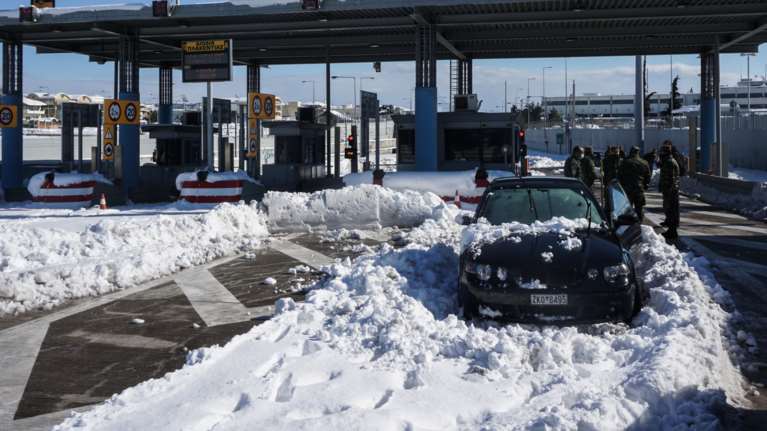 Το υπ. Υποδομών καλεί την Αττική Οδό για τις αποζημιώσεις: Πληροφορίες για 2.000 ευρώ ανά όχημα, όχι ανά επιβάτη
