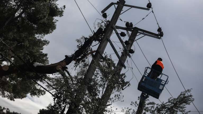 Απίστευτο: Συνεργείο πήγε στο Χαλάνδρι για να αποκαταστήσει το ρεύμα και βύθισε στο σκοτάδι όλη τη γειτονιά