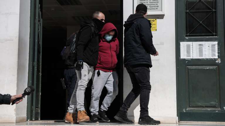 &quot;Αν ουρλιάξεις θα σε σφάξω&quot;: Συγκλονίζει η 18χρονη νταντά που έπεσε θύμα βιασμού - Είχα πάρει ναρκωτικά λέει ο 31χρονος