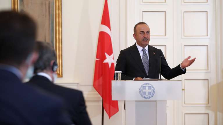 Οργή Άγκυρας κατά DW που αποκάλυψε ότι ο Τσαβούσογλου απείλησε να παραιτηθεί- Για τους 10 πρέσβεις