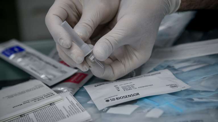 Απόφαση ΣτΕ: Συνταγματικά τα υποχρεωτικά self test για τους εργαζόμενους στο Δημόσιο -  Τι λέει για τα προσωπικά δεδομένα